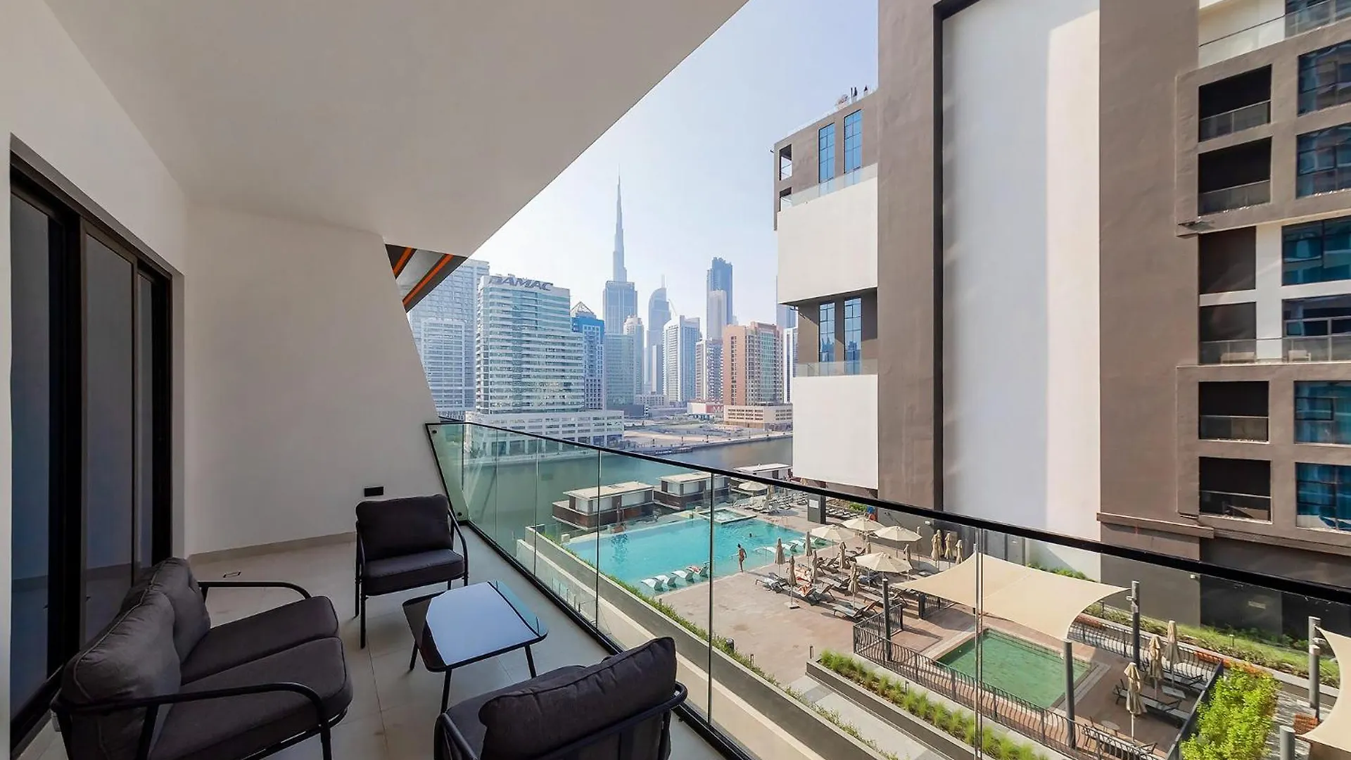 Cozy 1Bdr Apartment Binghatti Canal Business Bay ドバイ